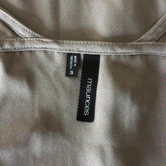 Maurices Taupe Button Down Sleeveless Top - Size Small - Picture 6 of 8